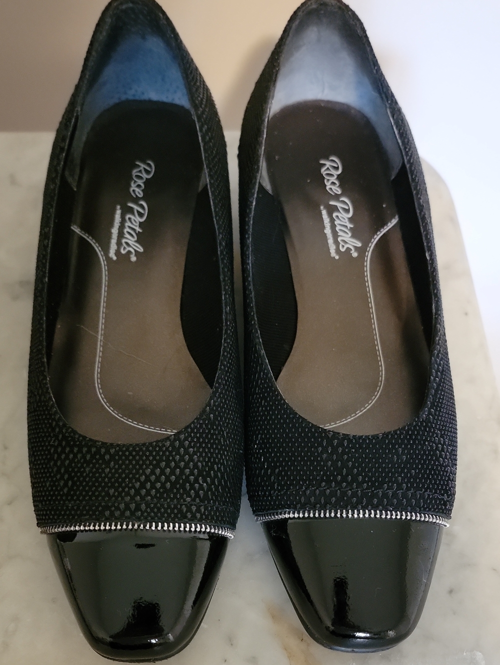 Walking Cradles Size 8 Black Textured Cap-Toe Flats Very Comfortable & Stylish!